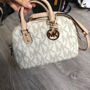 Michael kors crossbody
